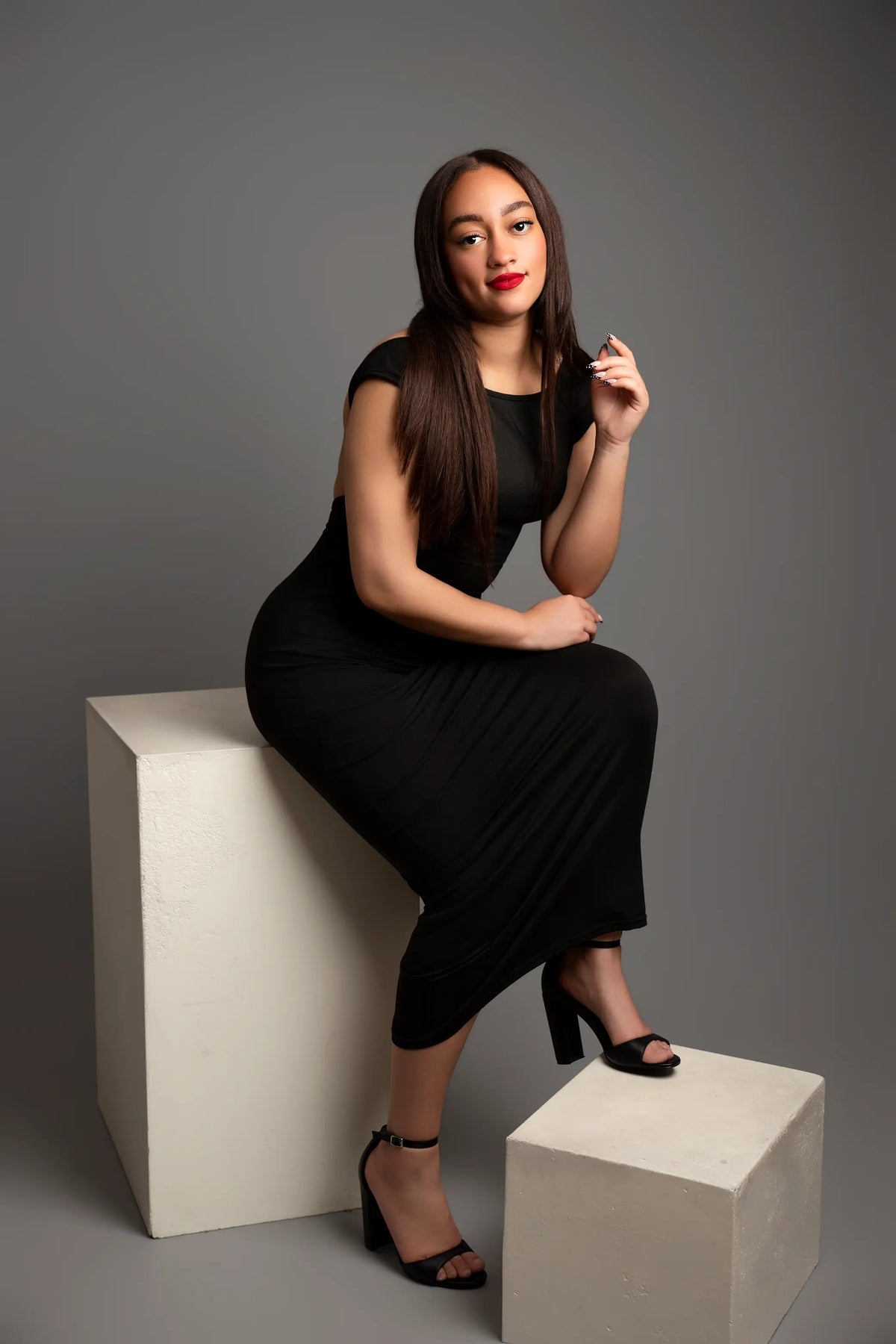SIGNATURE BRANDING & HEADSHOT PORTRAITS (6 Images)