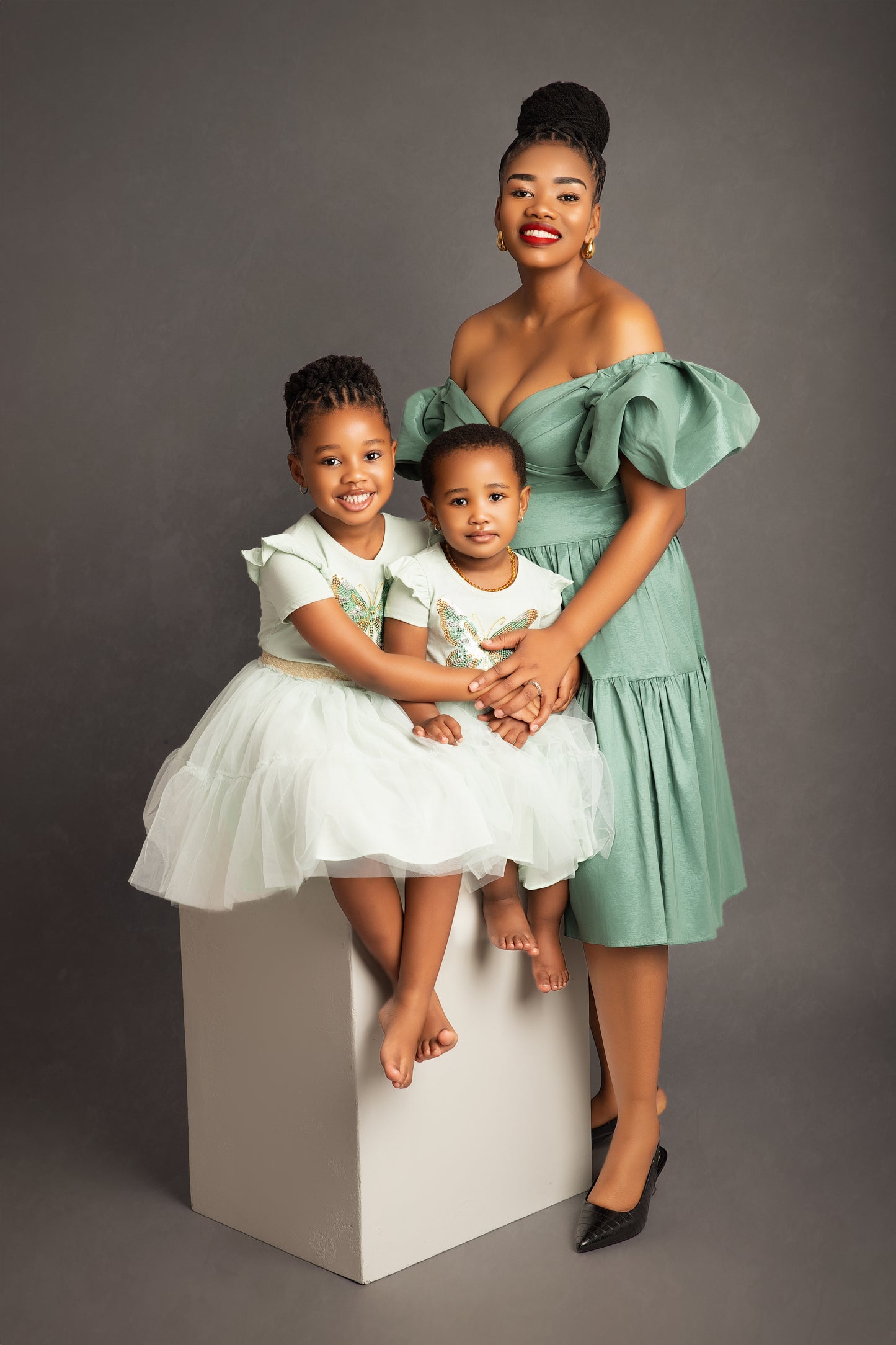 Mini Mommy and Me Photo Shoot (7 Images)